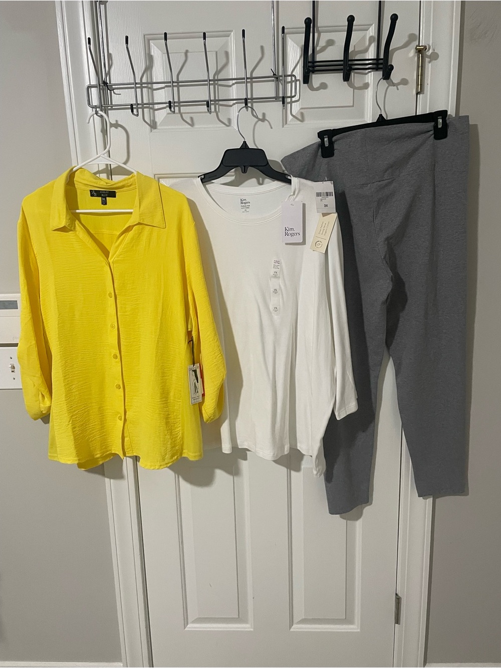 Gray leggings two 3x tops all new - Classic Comfort